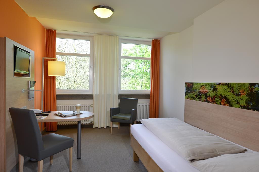 Tagungszentrum Schmerlenbach Хёсбах Экстерьер фото